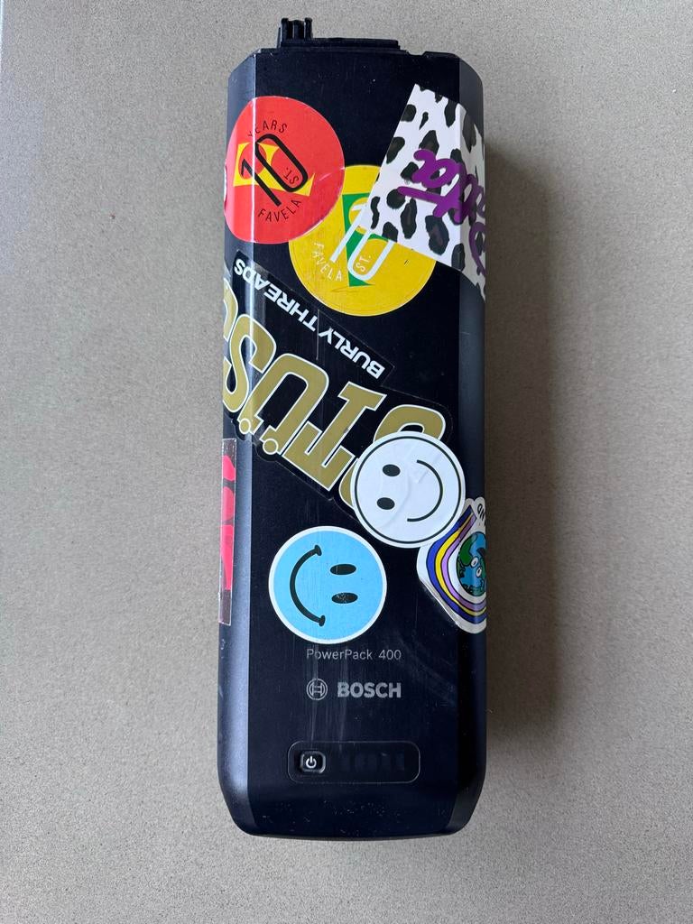 Bosch PowerPack 400Wh accu met oplader (1,5 jaar oud), Fietsen en Brommers, Fietsaccessoires | Fietsaccu's, Ophalen of Verzenden