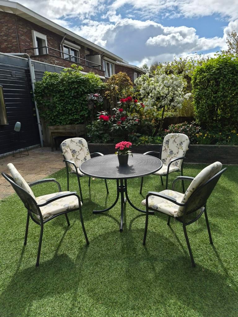 Mooi metalen tuinset met 4 stoelen, ronde tafel en kussens, Tuin en Terras, Tuinsets en Loungesets, Ophalen, Gebruikt, Tuinset