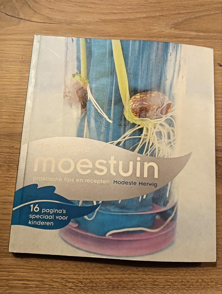 De Familie Moestuin: Praktische tips en recepten, Boeken, Wonen en Tuinieren, Ophalen of Verzenden, Zo goed als nieuw, Modeste Herwig