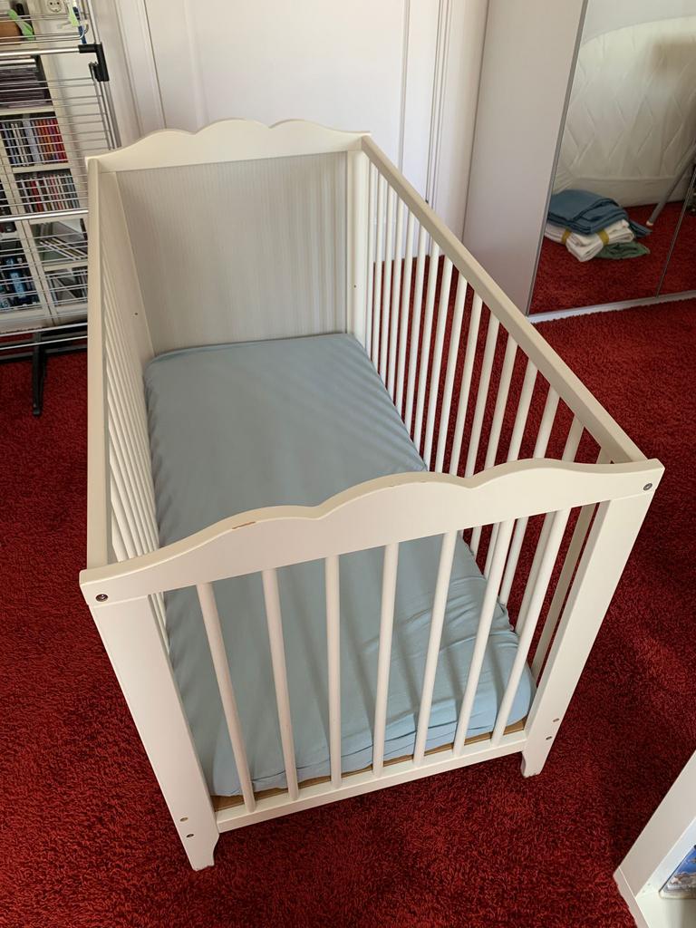 Compleet ledikantje met matras, hoeslaken en molton, Ophalen of Verzenden, Zo goed als nieuw, Ledikant