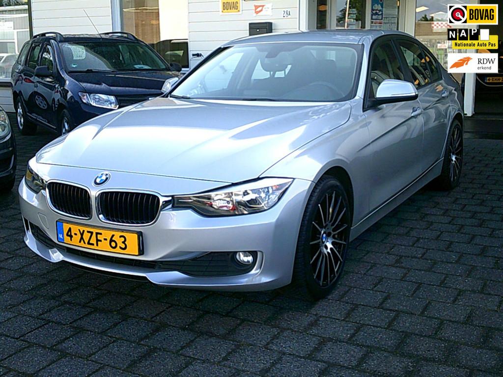 BMW 3-serie 316i Business (Aut/LMV/NAV), Auto's, Automaat, Gebruikt, Euro 6, 4 cilinders