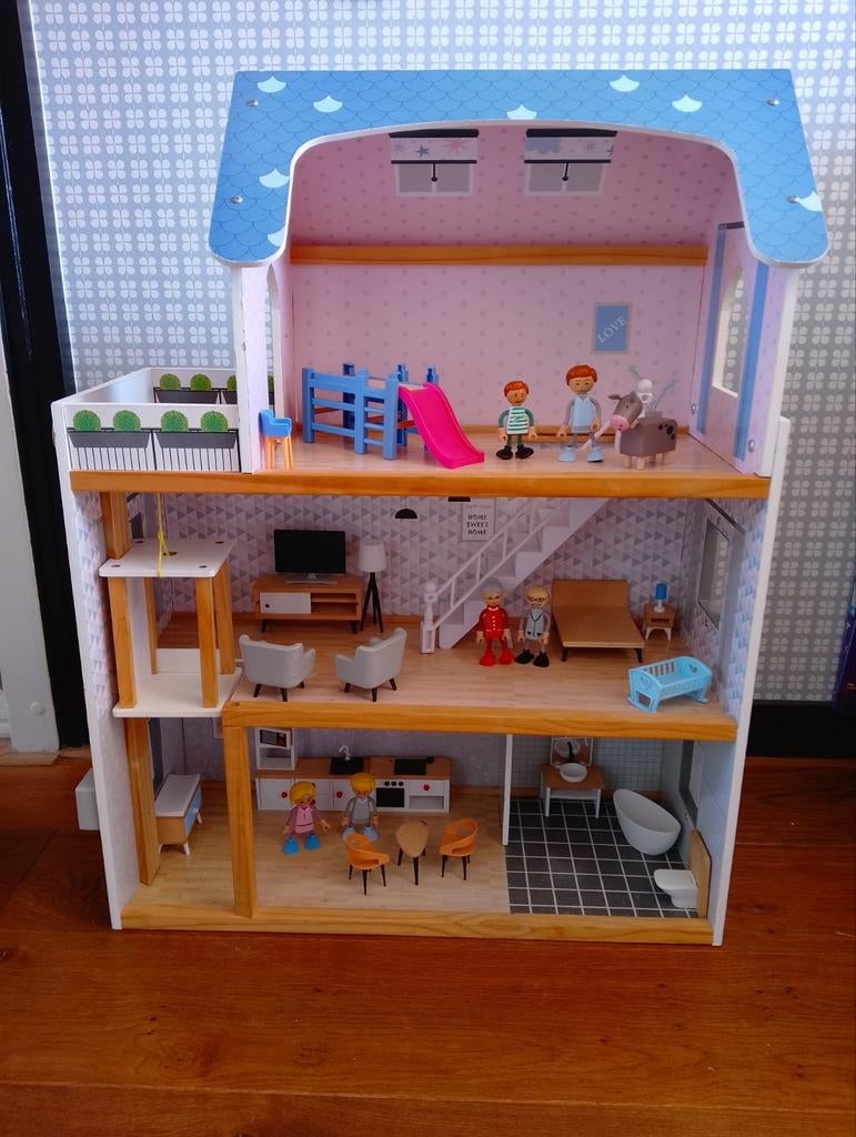 Poppenhuis met div meubels, Verzamelen, Poppenhuizen en Toebehoren, Ophalen of Verzenden, Gebruikt, Poppenhuis