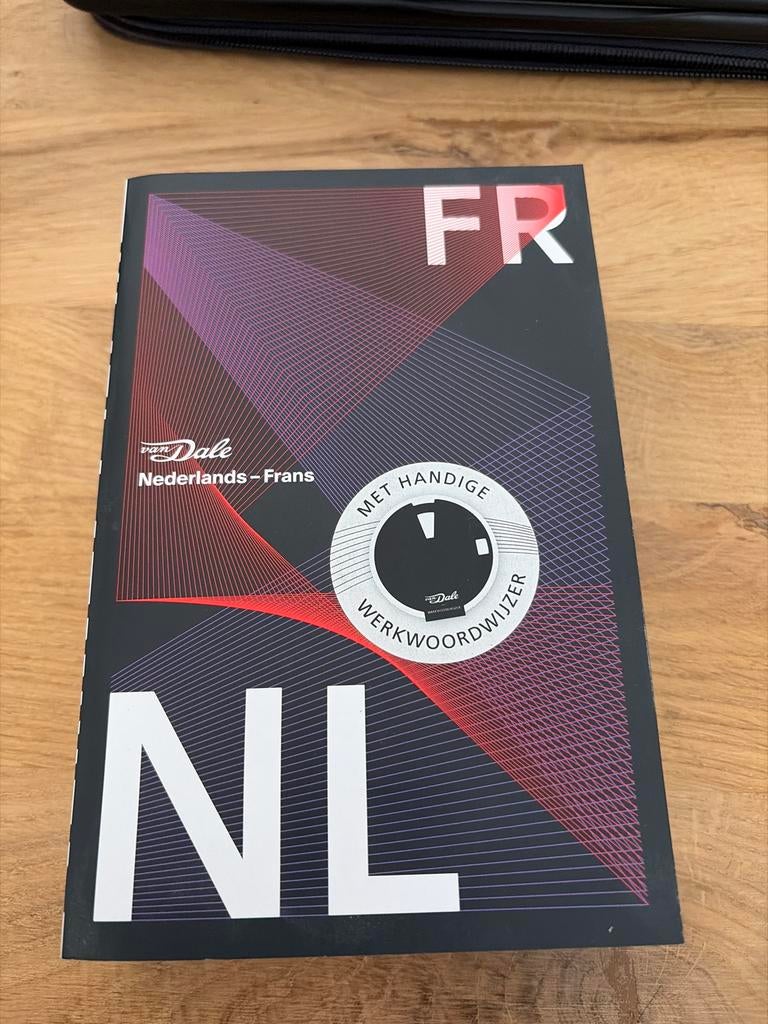 Van Dale Nederlands-Frans Woordenboek met Werkwoordwijzer, Boeken, Woordenboeken, Ophalen of Verzenden, Zo goed als nieuw