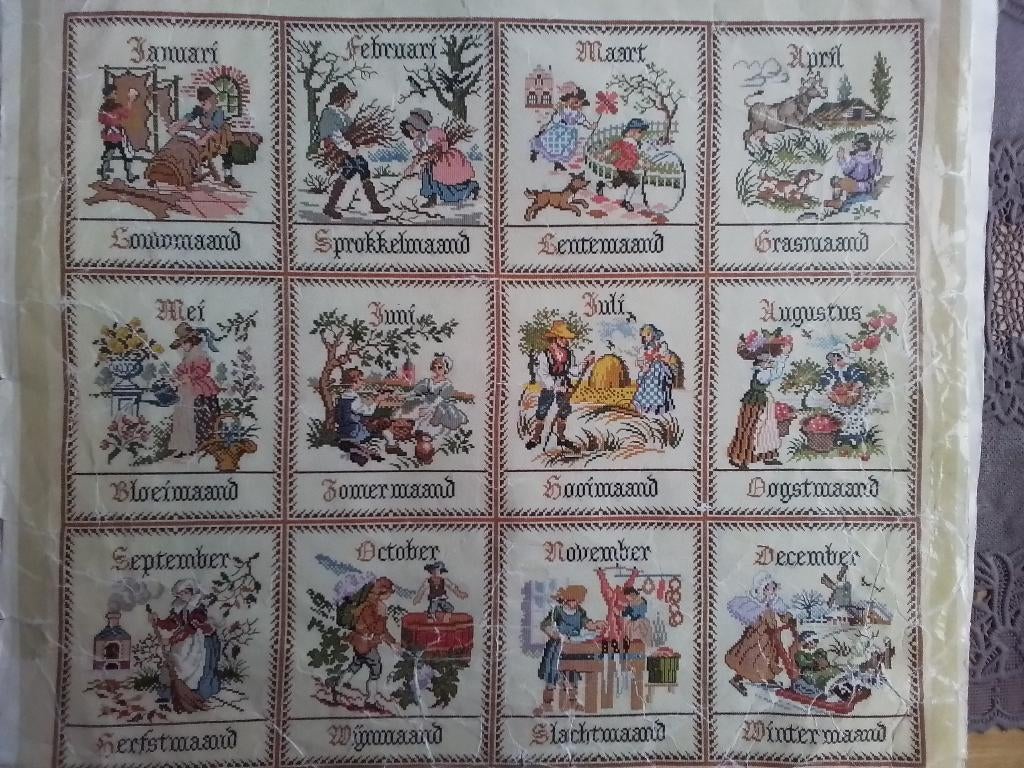 Borduurpatroon " De 12 MAANDEN" van pako, Hobby en Vrije tijd, Borduren en Borduurmachines, Ophalen of Verzenden, Gebruikt, Patroon
