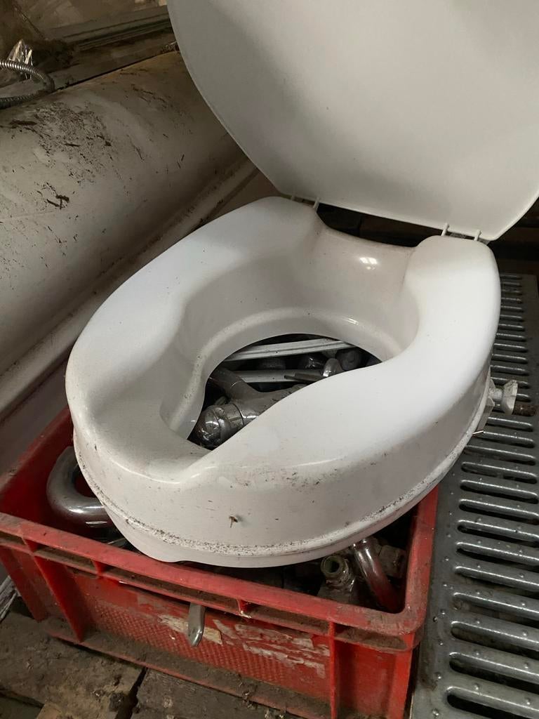 MOET SNEL WEG!! Verhoogde wc bril, Doe-het-zelf en Verbouw, Sanitair, Ophalen, Nieuw, Toilet