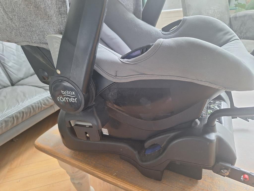 Britax romer babystoel met isofix base, Kinderen en Baby's, Autostoeltjes, Ophalen, Romer, Zo goed als nieuw, Isofix
