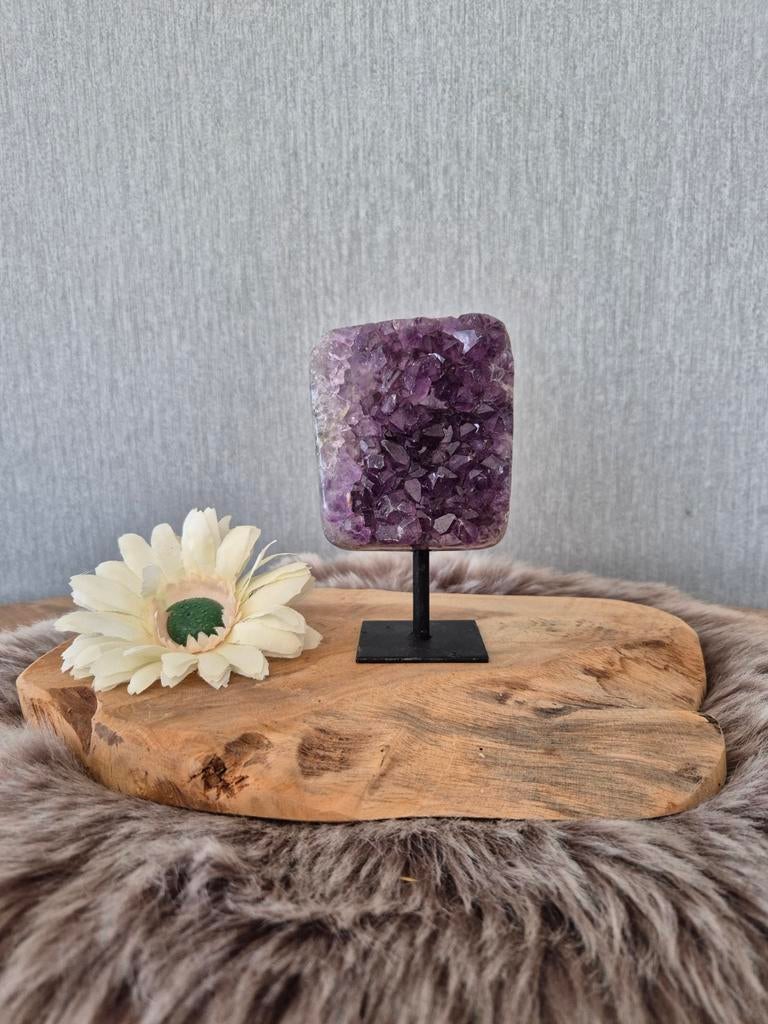 Amethist op standaard - 13cm hoog, 496 gram #202, Ophalen of Verzenden, Mineraal