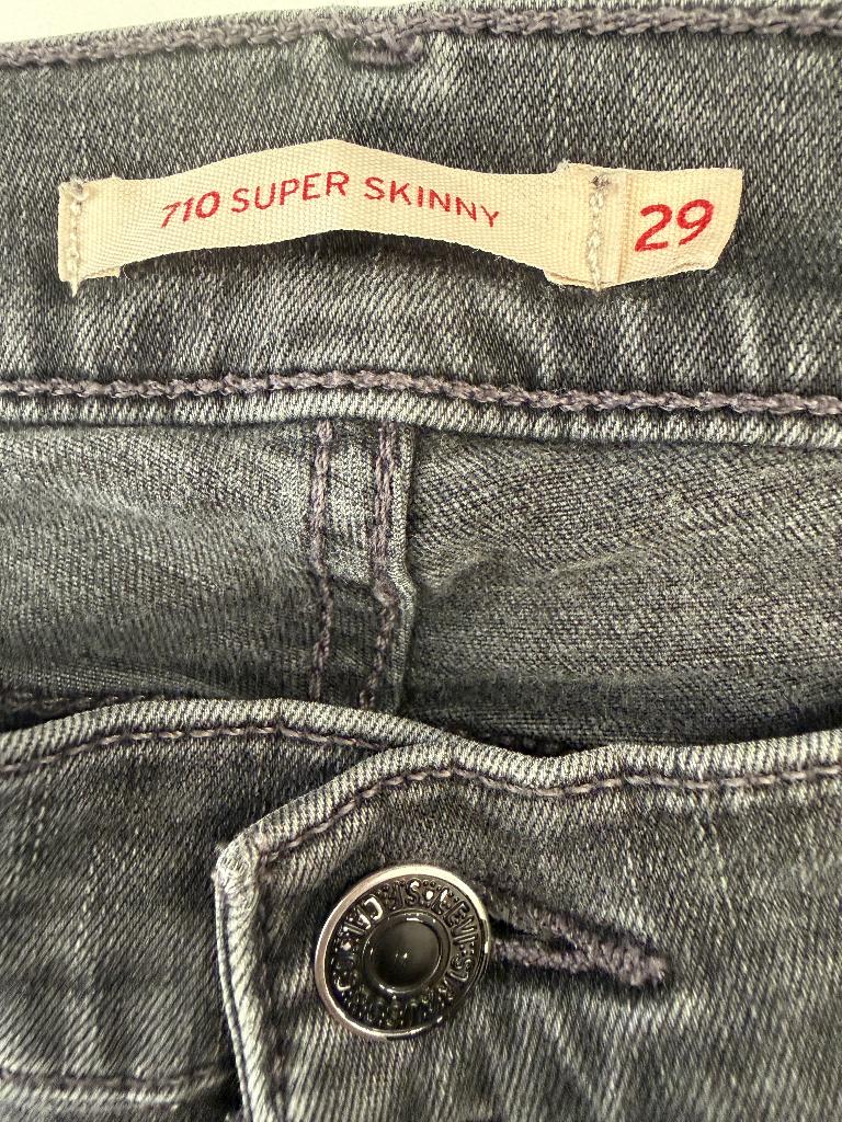 Levi's spijkerbroek 29, Blauw, Ophalen of Verzenden, Zo goed als nieuw, W28 - W29 (confectie 36)