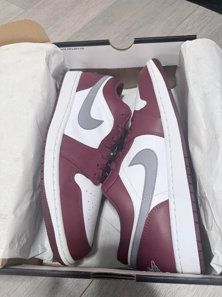 Jordan Low White Bordeaux maat 47,5 us13, Kleding | Heren, Schoenen, Ophalen, Wit, Nike, Nieuw