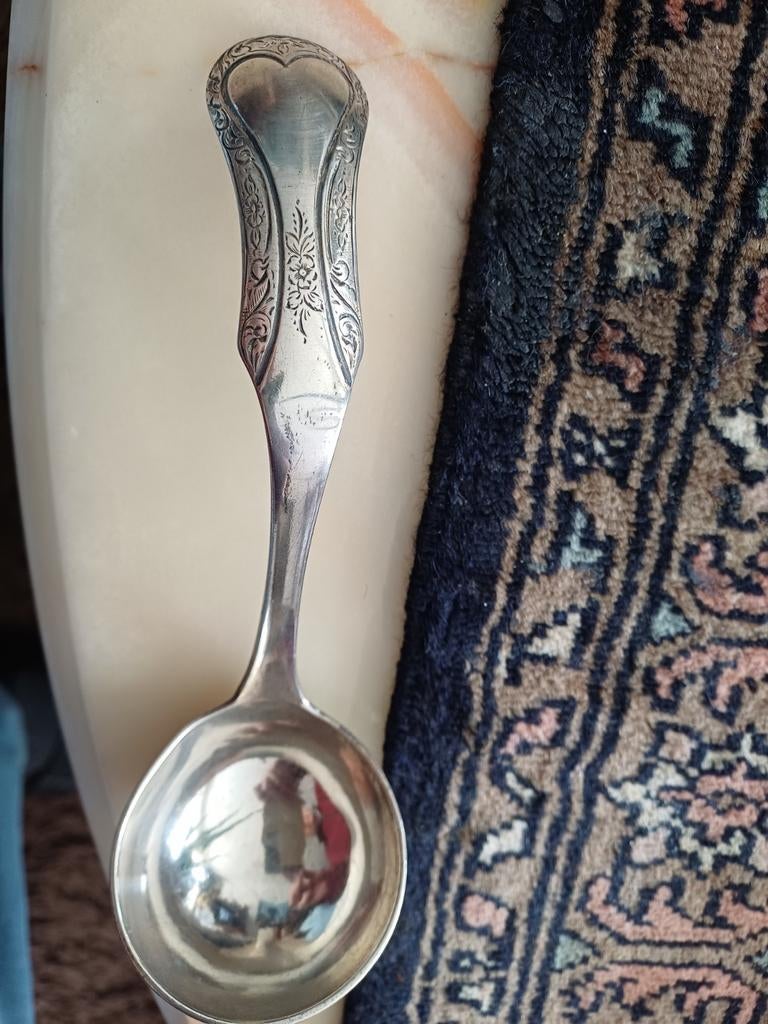 Antieke zilveren jus- of sauslepel, jaarletter 1868, Antiek en Kunst, Ophalen of Verzenden, Zilver