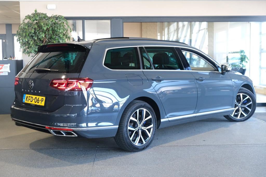 Volkswagen Passat Variant 1.4 TSI PHEV GTE 218PK Pano Leder, Auto's, Volkswagen, Gebruikt, Zwart, Hybride Elektrisch/Benzine, 1600 kg