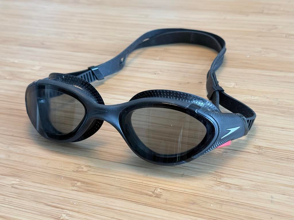 Speedo Biofuse 2.0 Zwembril Zwart/Smoke - Zo goed als nieuw, Sport en Fitness, Ophalen of Verzenden, Zo goed als nieuw