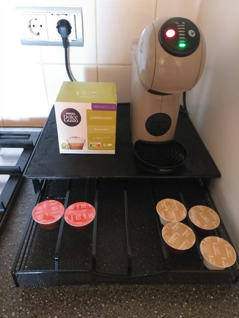 Krups Nescafé Dolce Gusto Genio S KP243A met cup lade, Ophalen of Verzenden, Zo goed als nieuw, Koffiemachine