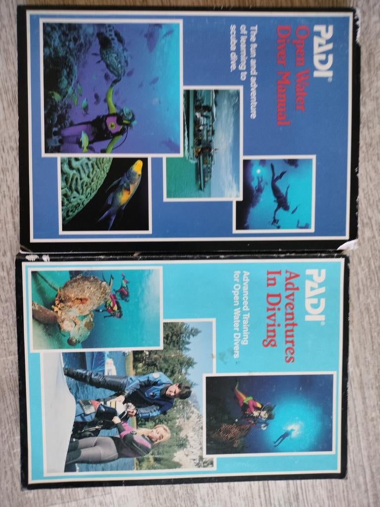 PADI Open Water Diver Manual en Adventures In Diving, Ophalen of Verzenden
