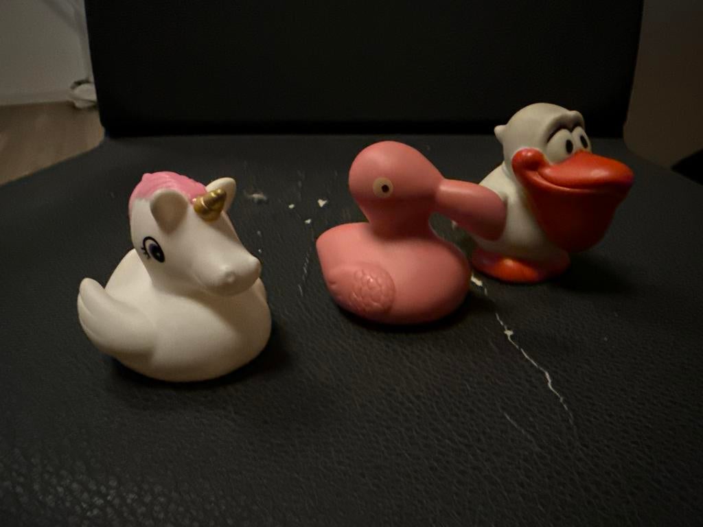 Badspeeltjes: rubberen eenhoorn, flamingo en pelikaan, Ophalen of Verzenden, Gebruikt