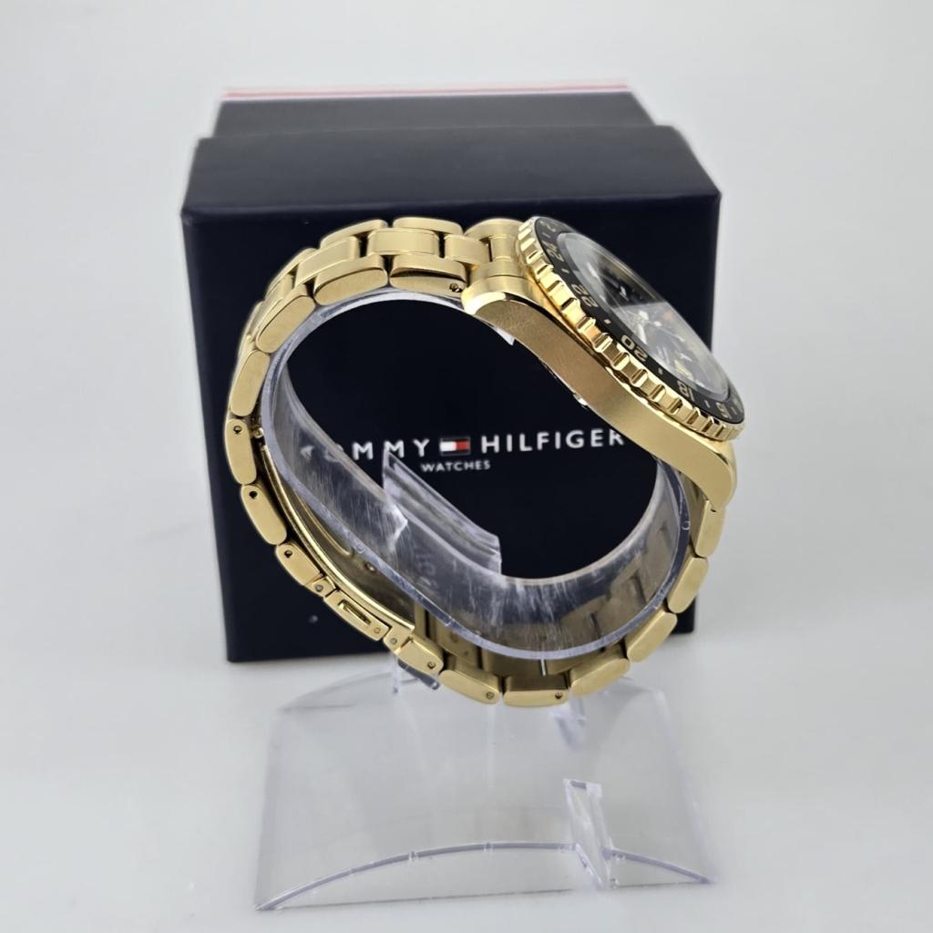 Tommy Hilfiger TH85 GMT Horloge Gold, Sieraden, Tassen en Uiterlijk, Horloges | Kinderen, Tommy Hilfiger, Zo goed als nieuw, Support@tommyhilfiger.com