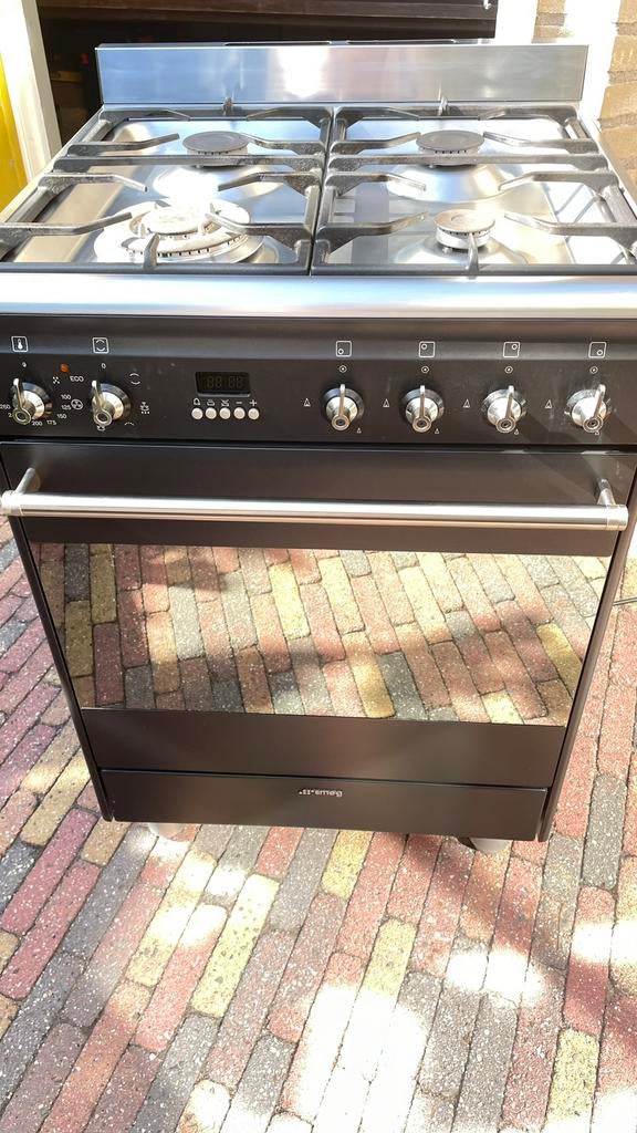 SMEG gasfornuis met sterke wokbrander en perfecte oven, 60 cm of meer, Zo goed als nieuw, Gas, Vrijstaand