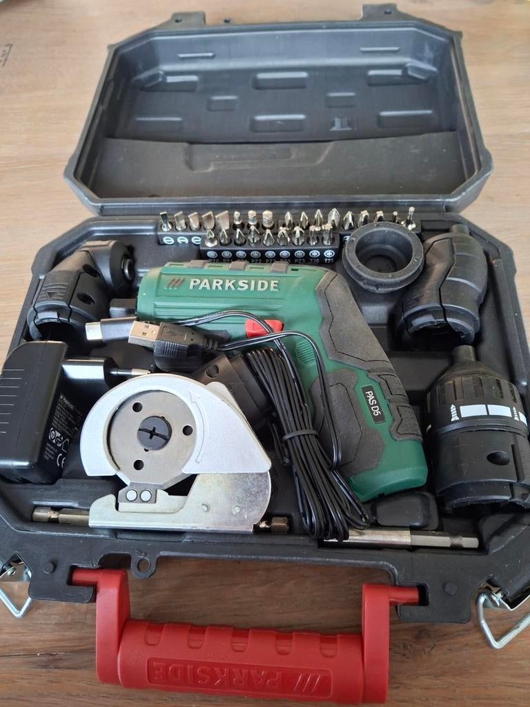 Accu-schroefmachine met vervangingsopzetstukken, Doe-het-zelf en Verbouw, Gereedschap | Boormachines, Ophalen, Zo goed als nieuw