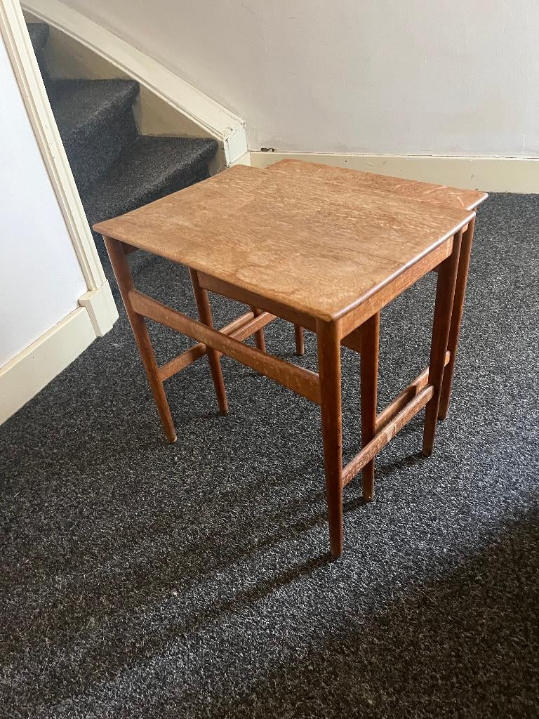 HANS J WEGNER MEUBEL, Ophalen