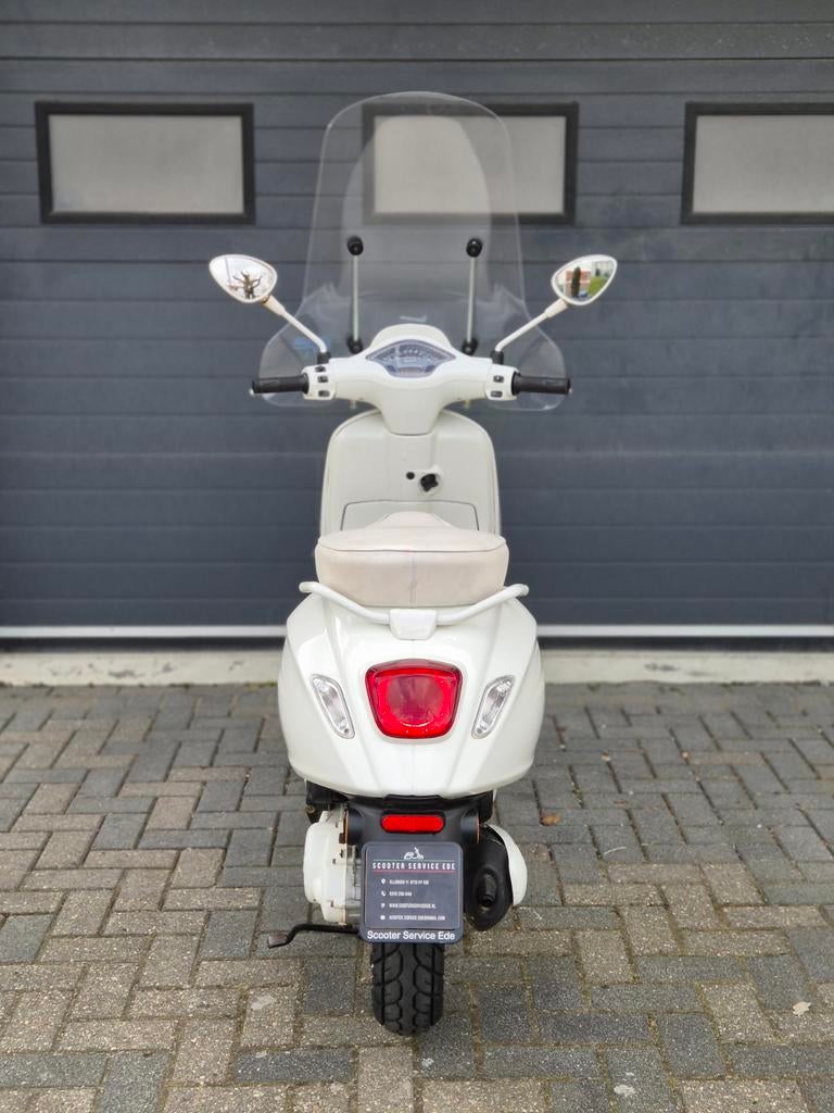 Vespa Sprint E5 2023 Justin Bieber uitvoering zonder sticker, Ophalen of Verzenden, Zo goed als nieuw