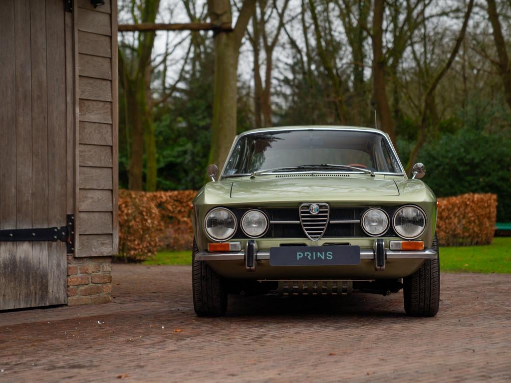 Alfa Romeo 1750 GTV (bj 1972), Auto's, Oldtimers, Metallic lak, 4 stoelen, 122 pk, Handgeschakeld