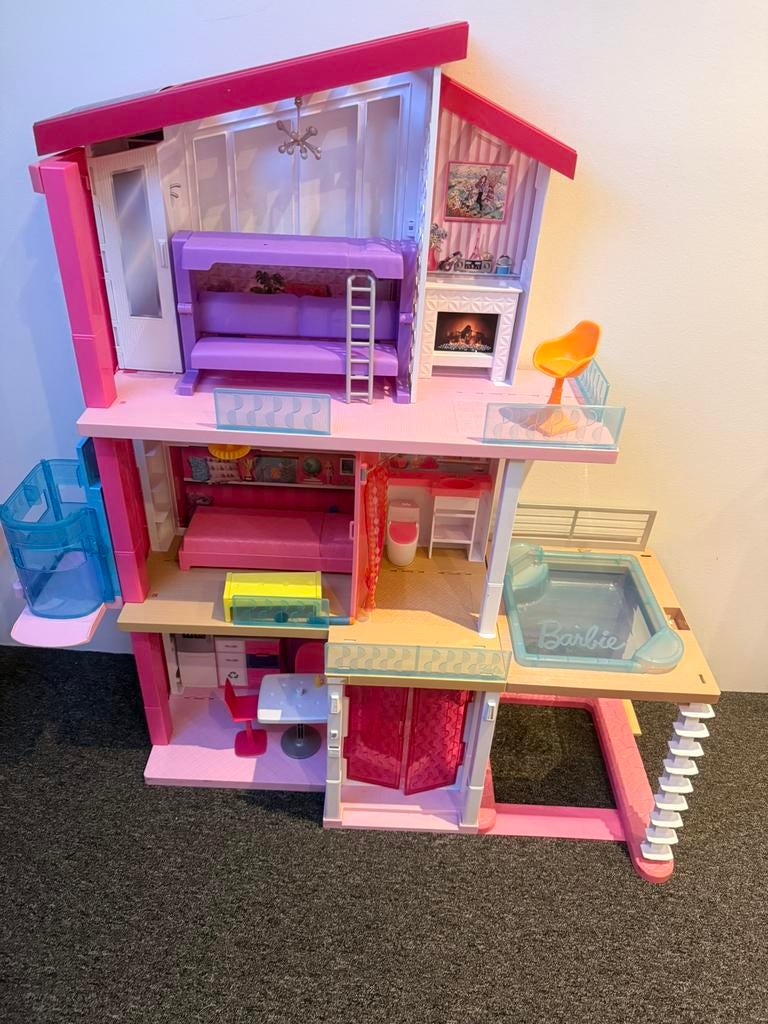 Barbie droomhuis incl. meubeltjes, Kinderen en Baby's, Speelgoed | Poppenhuizen, Ophalen, Zo goed als nieuw, Toebehoren