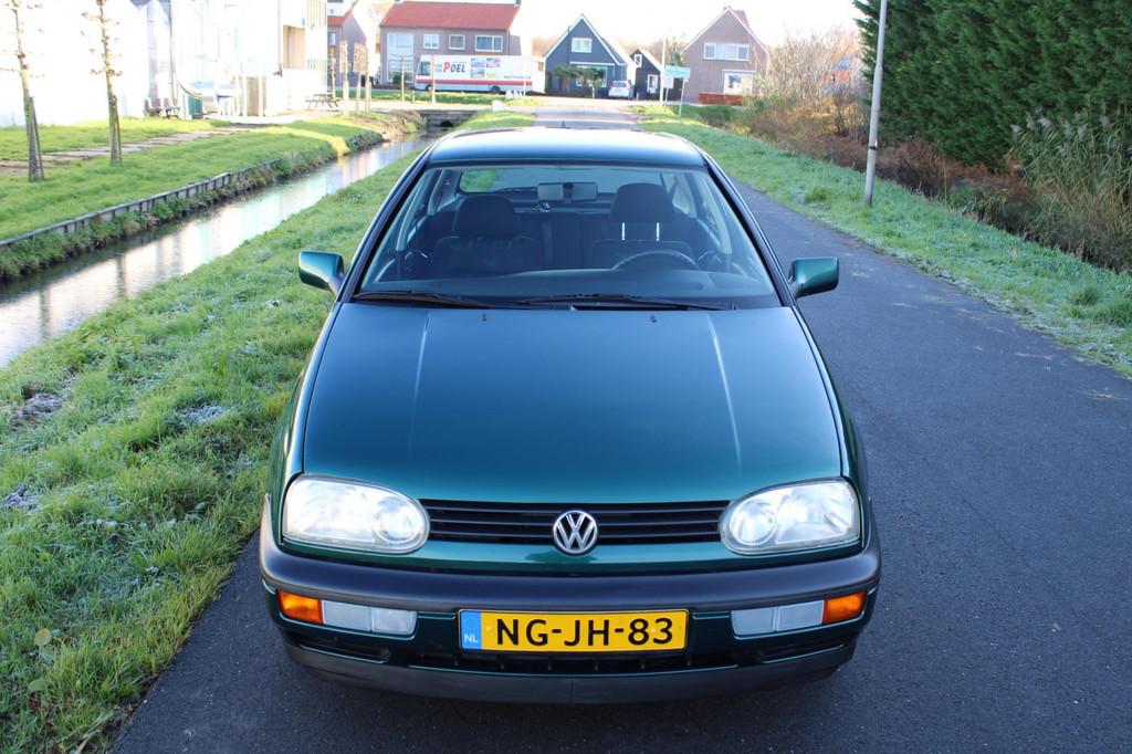 Volkswagen Golf 1.6 Milestone 1e Eigenaar Originele km stand, Auto's, Voorwielaandrijving, 4 cilinders, Origineel Nederlands, Handgeschakeld