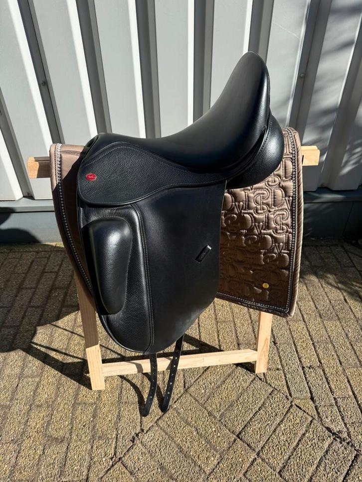 Kent & Masters dressuurzadel 17,5 inch, Dieren en Toebehoren, Paarden en Pony's | Zadels, Zo goed als nieuw, Dressuur, Ophalen of Verzenden