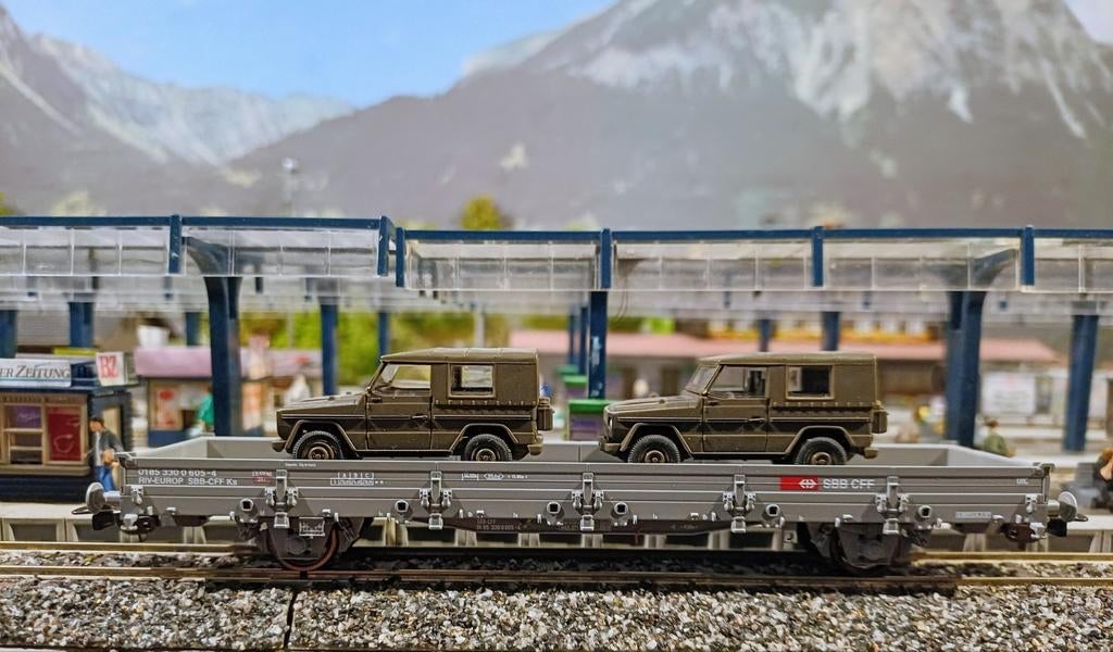 Roco 66792 rongenwagen SBB met 2 Puch legervoertuigen, Gelijkstroom, Ophalen of Verzenden, Roco, Nieuw