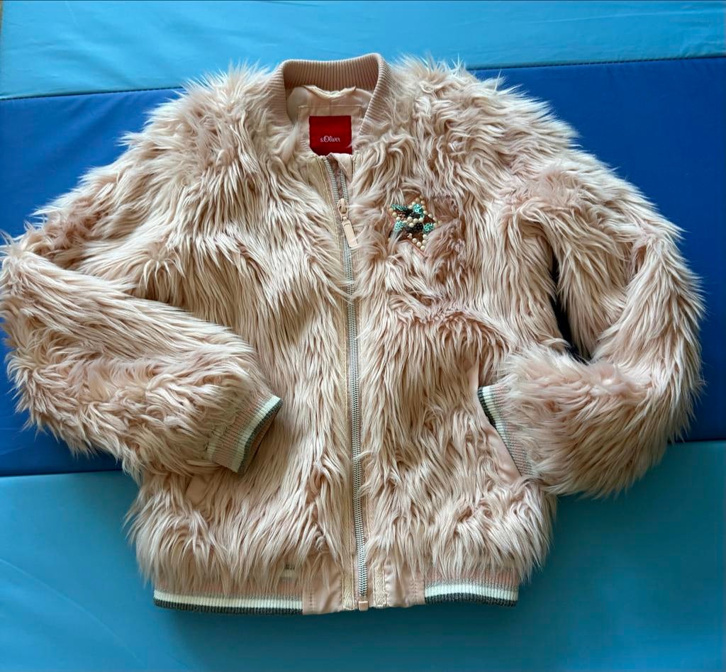 Roze fluffy meisjesjas van S.Oliver - Maat 128, Ophalen, Zo goed als nieuw, Meisje, Jas