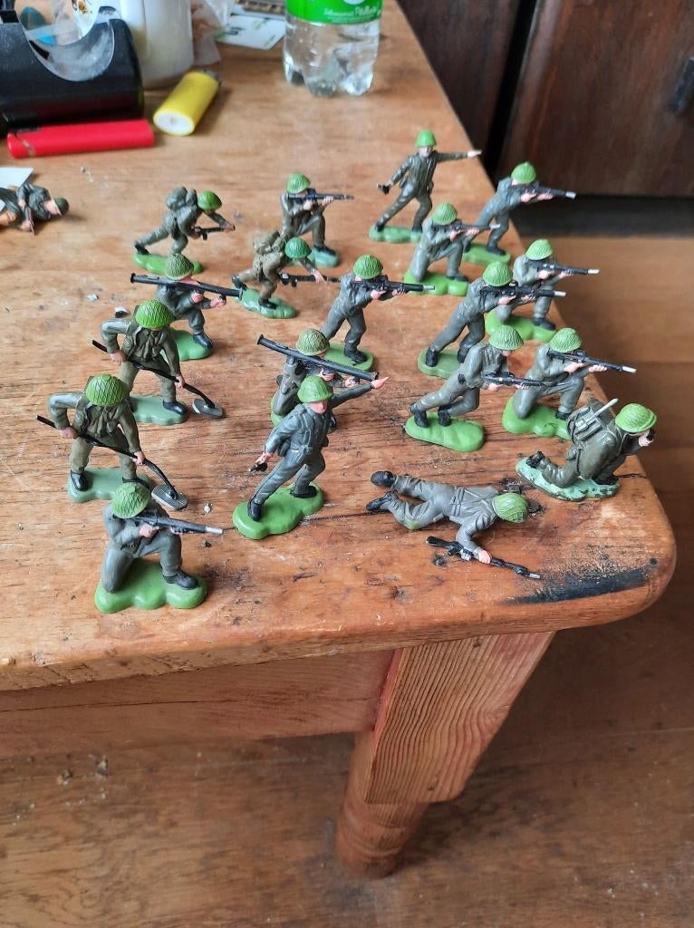 britains  soldaten moderne infanterie 1/32, Verzamelen, Poppetjes en Figuurtjes, Ophalen of Verzenden, Zo goed als nieuw