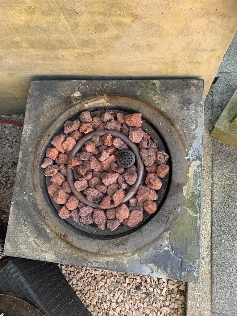 Robuuste Buitenvuurtafel met Lavastenen op gas, Tuin en Terras, Vuurtafels, Ophalen of Verzenden, Gebruikt