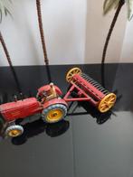 Massey Harris tractor met hooirek. Dinky toys, Ophalen of Verzenden, Gebruikt, Tractor of Landbouw, Dinky Toys