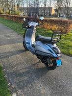 Vespa sprint custom kleur, Fietsen en Brommers, Scooters | Vespa, Ophalen, Zo goed als nieuw, Benzine, Overige modellen