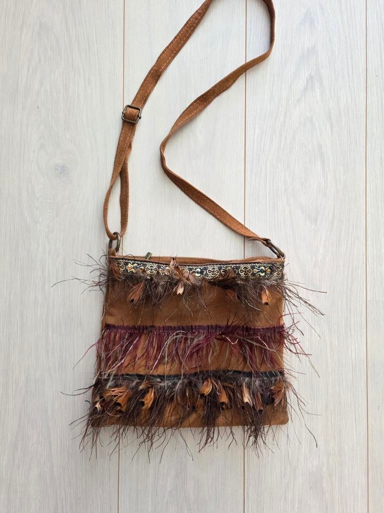 Suède tasje bruin veren ibiza boho Genuine Leather festival, Sieraden, Tassen en Uiterlijk, Tassen | Damestassen, Ophalen of Verzenden