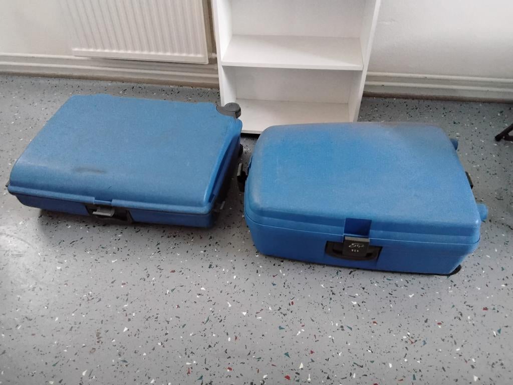 2 koffers, Ophalen of Verzenden