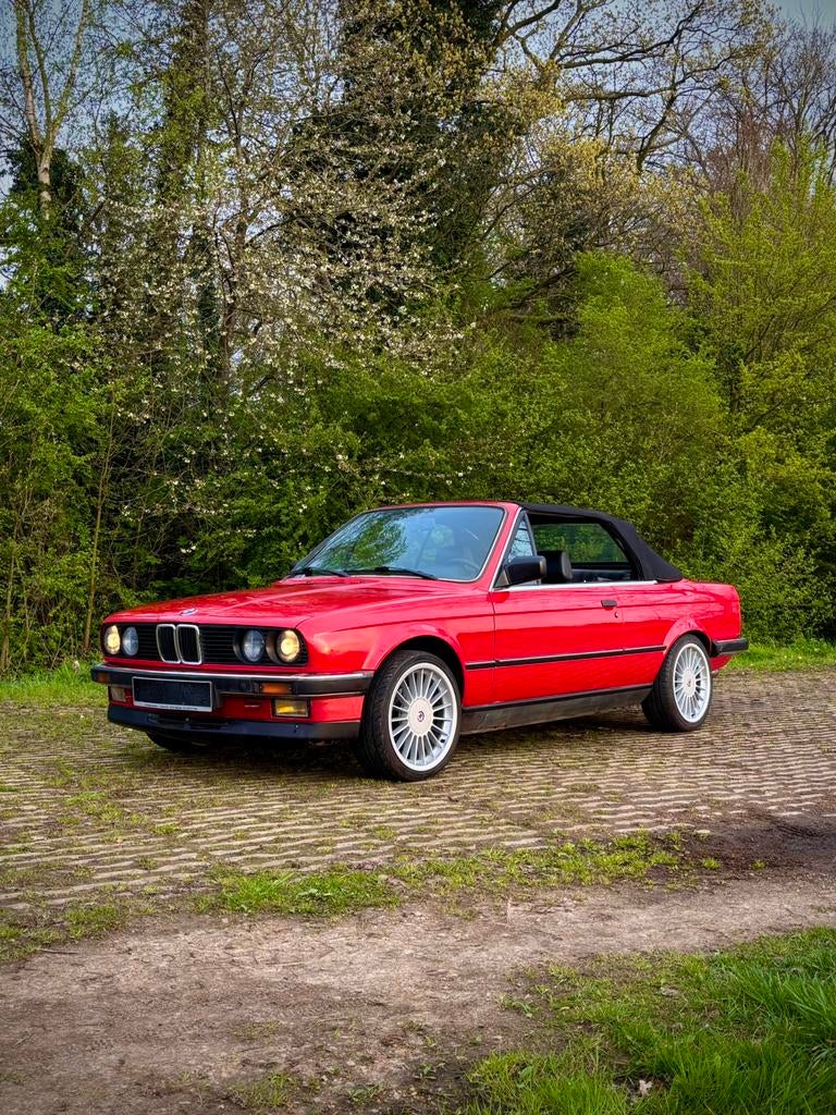 BMW E30 325i Cabrio 1986 — Oldtimer Zinnoberrot, nieuw Dak, Zwart, Cabriolet, Leder en Stof, 2498 cc
