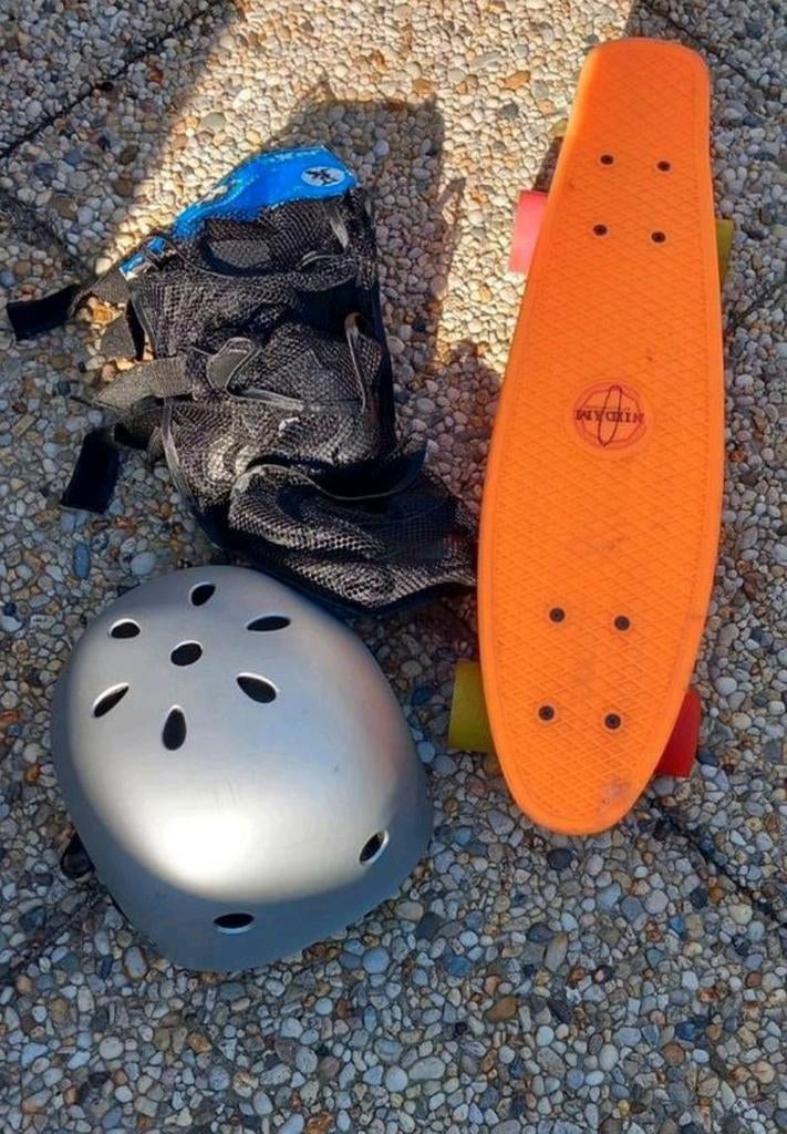 Zgan nijdam skateboard en beschermset
Helm is al verkocht!, Ophalen of Verzenden, Zo goed als nieuw, Skateboard