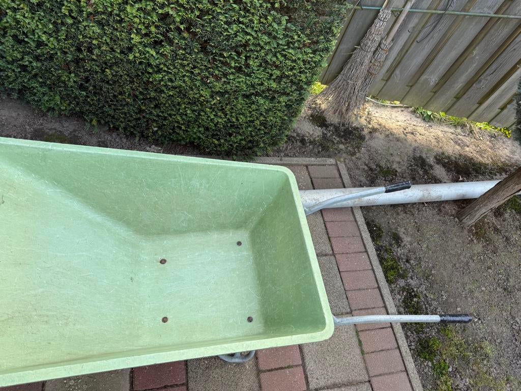 Grote kruiwagen met nieuw bandje, Ophalen, Zo goed als nieuw, Handmatig, Eenwielig