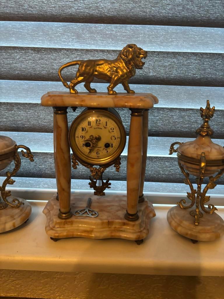 Antiek Klokkenstel met Marmer en Bronzen Leeuw, Antiek en Kunst, Ophalen