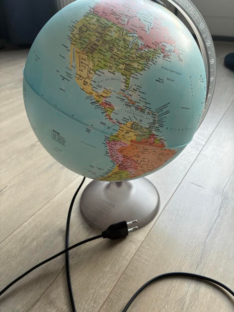 Verlichte Wereldbol met Gedetailleerde Kaart, Huis en Inrichting, Woonaccessoires | Wereldbollen, Gebruikt, Verlicht, Ophalen of Verzenden