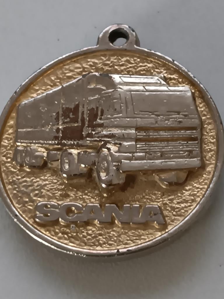 Scania vrachtwagen medaille/hanger, Ophalen of Verzenden, Gebruikt, Auto's