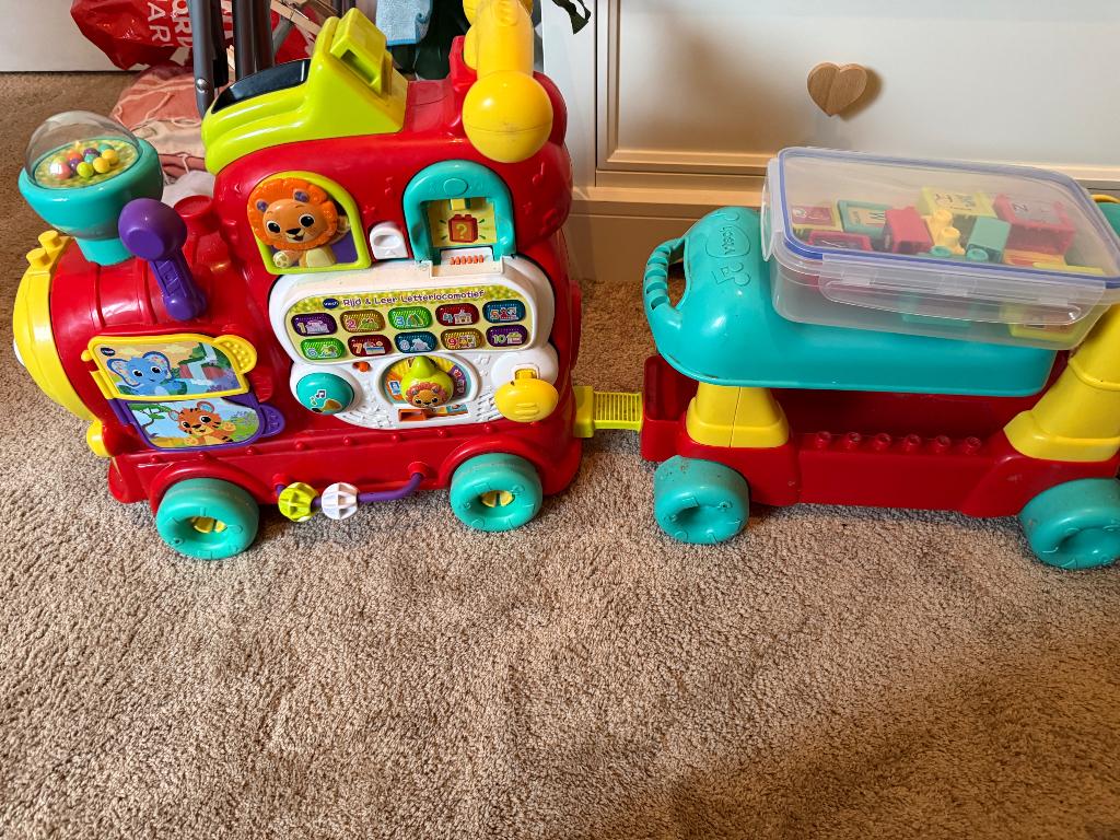 Vtech Rijd & Leer Letterlocomotief, Ophalen, Zo goed als nieuw, 6 maanden tot 2 jaar