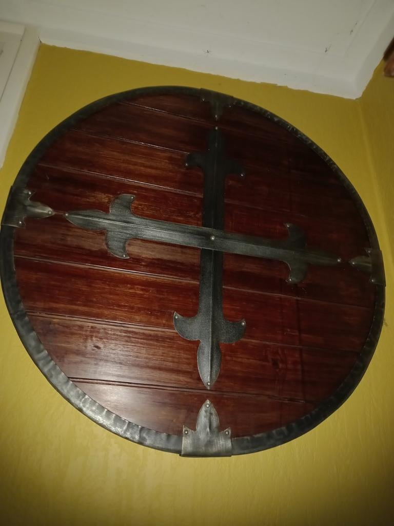 Houten Vikingschild, Ophalen, Zo goed als nieuw
