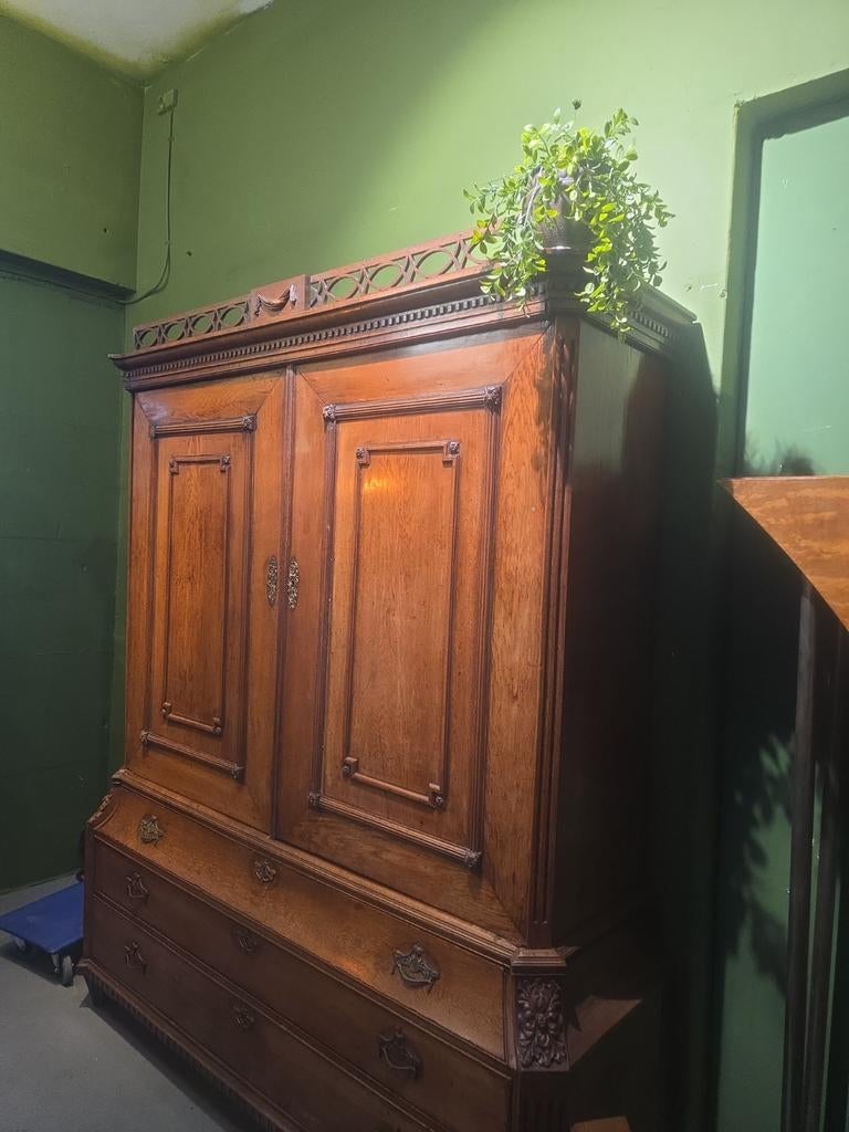 Antiek Hollands hekjeskabinet / linnenkast – massief eiken, Ophalen