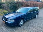 Youngtimer Volvo V70 2.4i 5cyl 140PK Blauw 1999 1e eigenaar, Auto's, Voorwielaandrijving, Stof, 1436 kg, Blauw