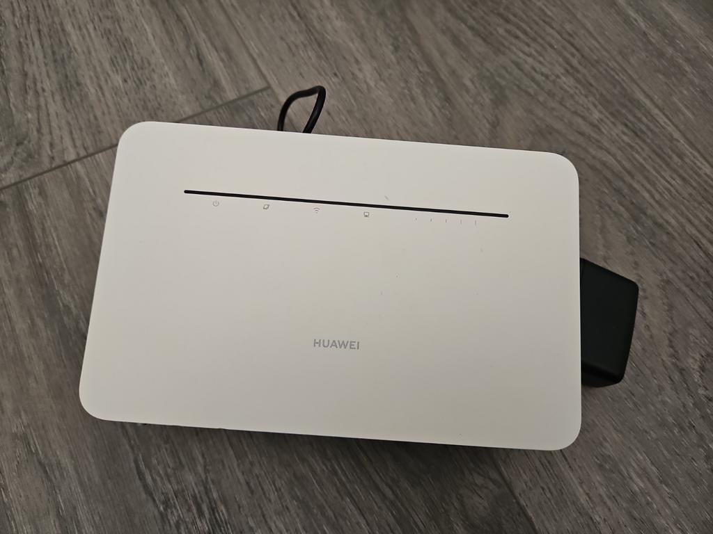 Huawei B535-232 router, Computers en Software, Routers en Modems, Ophalen of Verzenden