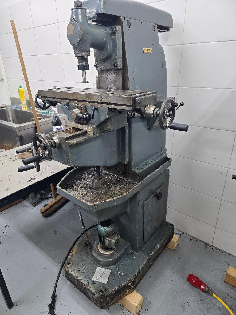 Freesbank Gosmeta, Zakelijke goederen, Machines en Bouw | Metaalbewerking, Ophalen, Gosmeta, Gosmeta gebruikte machine, Gosmeta gebruikte machine