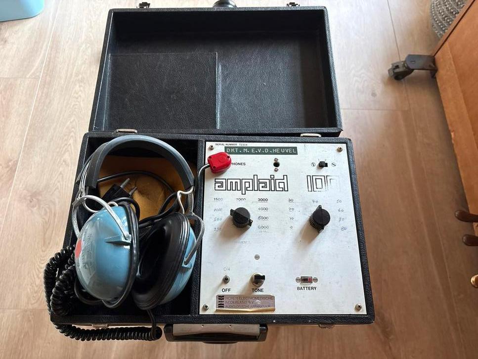 Vintage Amplaid 101 Audiometer met koptelefoon, Ophalen
