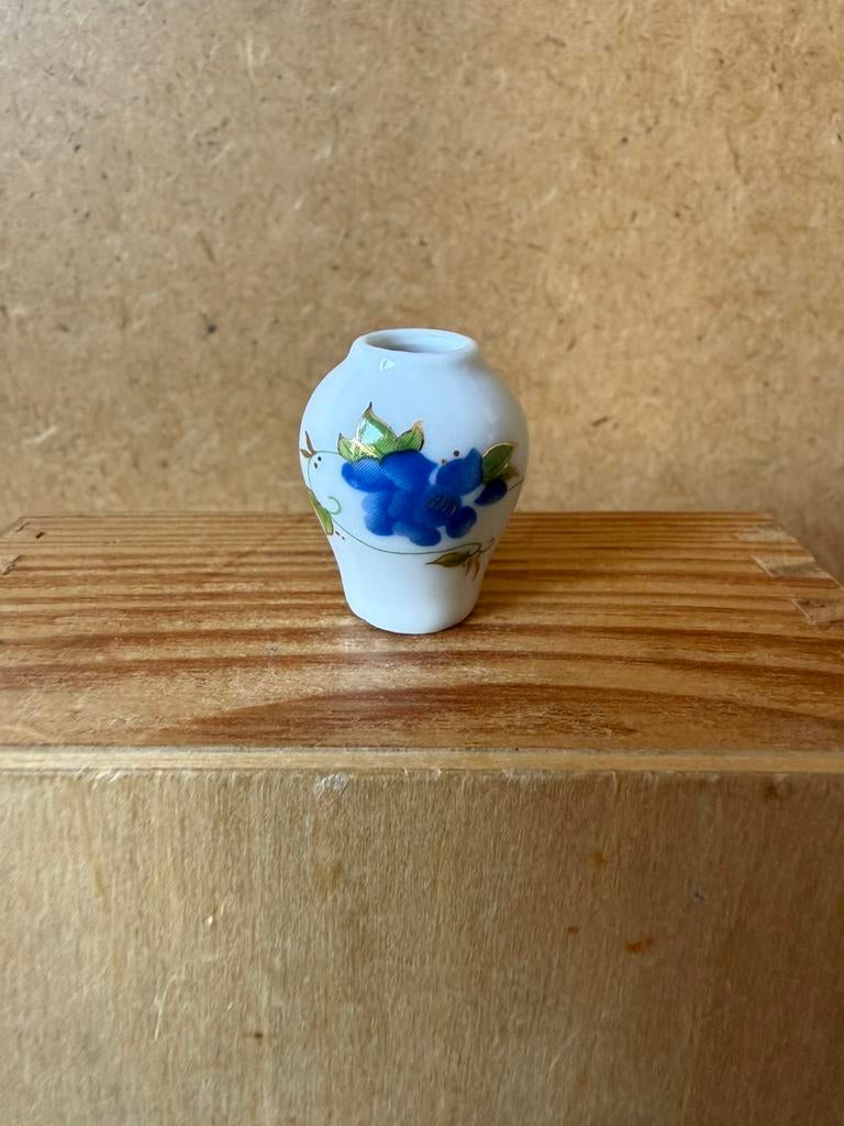 Vaas - 2.8x2.2cm - porselein, Ophalen of Verzenden, Zo goed als nieuw, Poppenhuis